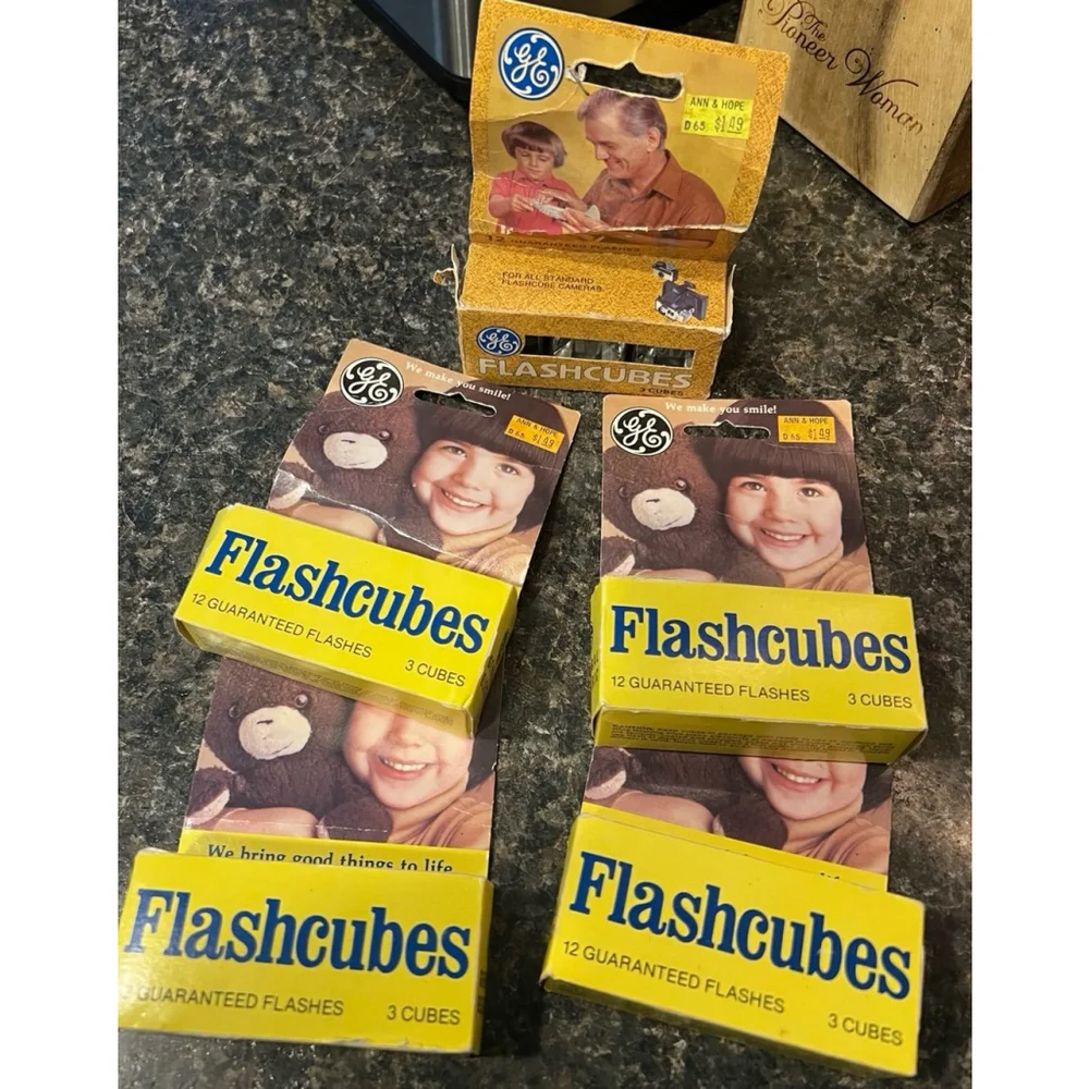 5 Boxes of Retro GE Flashcubes
